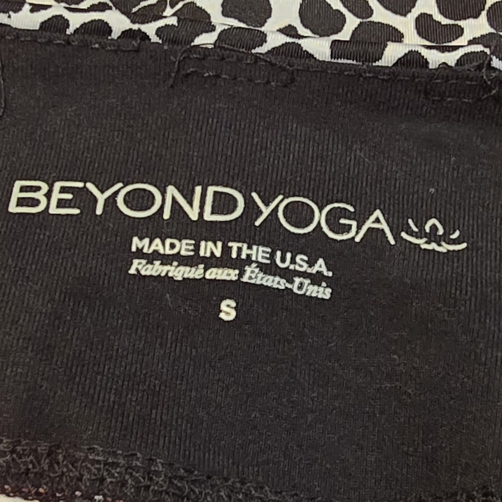 Beyond Yoga Multi-Color Cropped Leggings Size Small - Picture 7 of 8
